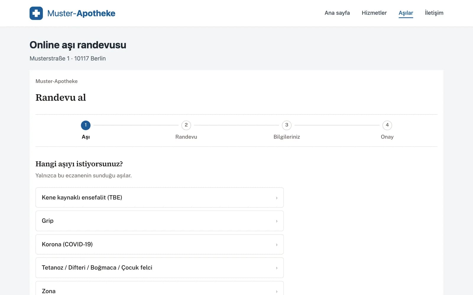 Muster-Apotheke web sitesi ve içine yerleştirilmiş form. Formda eczanenin sunduğu aşılar listelenir.